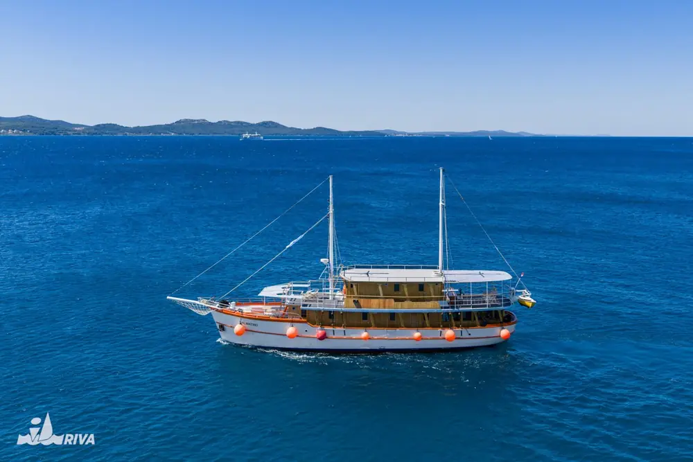 MS Dalmatino – Motorsegler in Kroatien