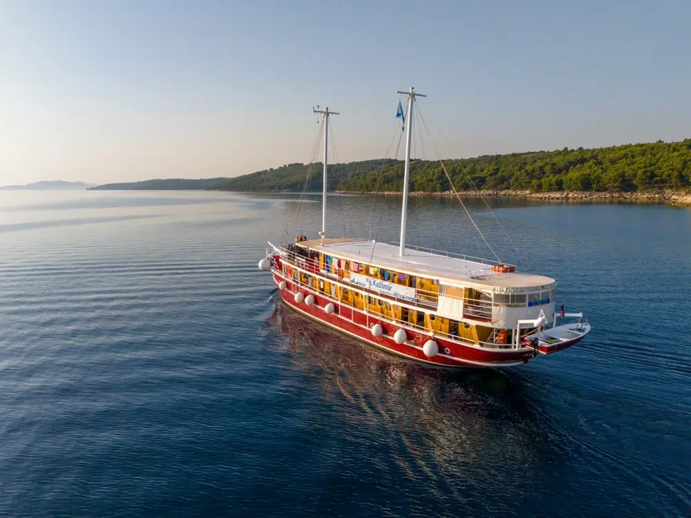 MS Kažimir – Motorsegler in Kroatien