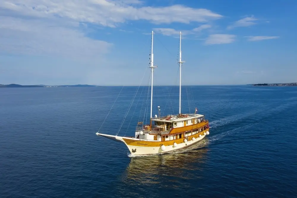 MS Zaramaris – Motorsegler in Kroatien