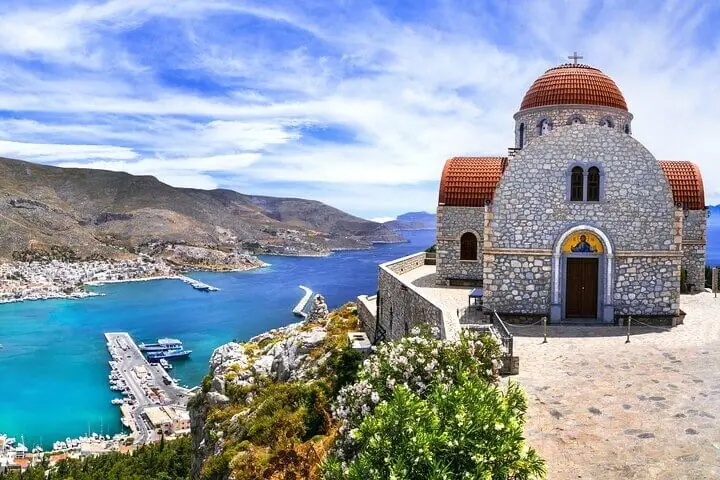 Kapelle über dem Hafen von Kalymnos
