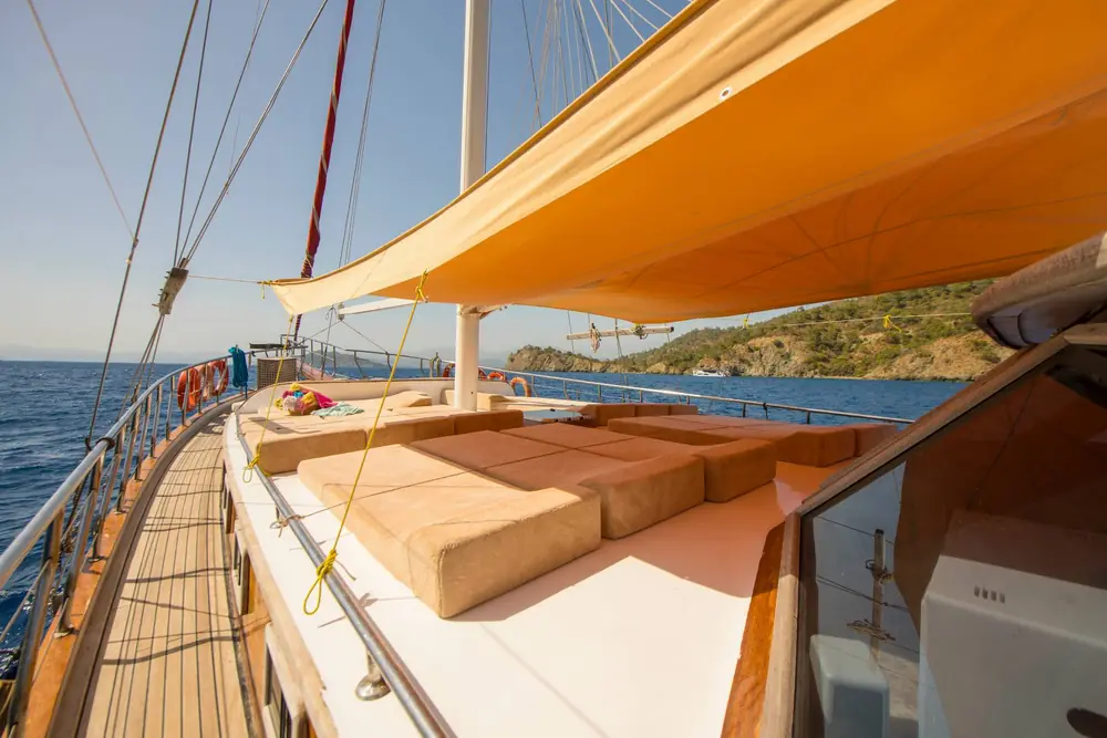 Detail des Holzdecks der Mozaik