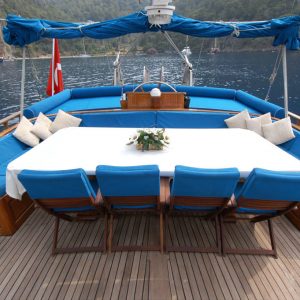 Northwind Ess-/Gemeinschaftstisch an Deck Northwind Ess-/Gemeinschaftstisch an Deck